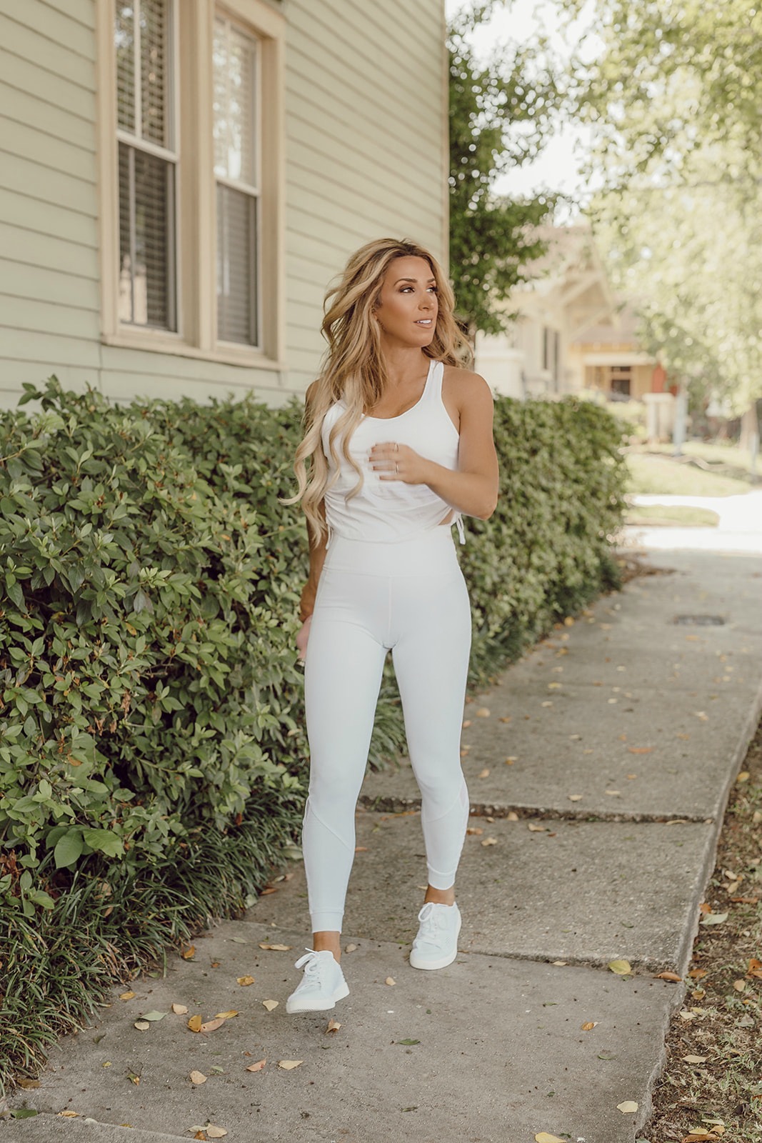 white fitness look 1